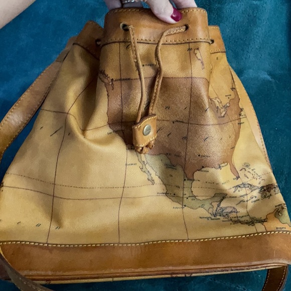 Vintage Alviero Martini bucket bag - Picture 2 of 8